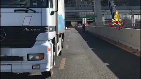 Ponte Morandi, rimosso l'ultimo camion