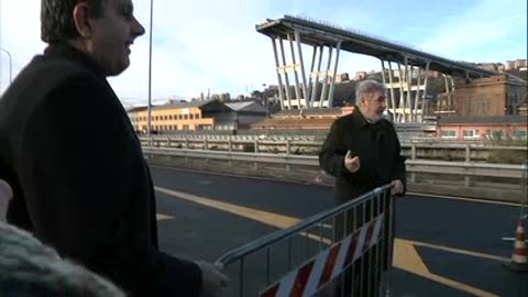 Bucci e Toti tolgono le transenne in via Perlasca, alle 9.20 riaperta al traffico