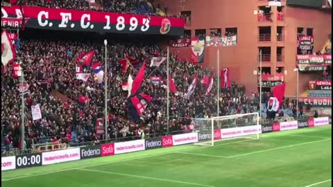 La protesta dei tifosi del Genoa contro l'utilizzo del Var e lo strapotere delle Pay tv