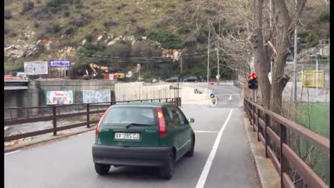 Ritardi per il ponte don Acciai, la provocazione dei residenti: 