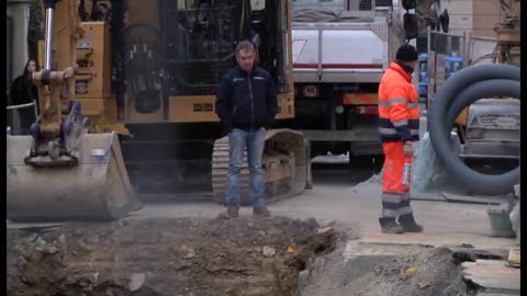 Tempi lunghi per la voragine di via Battisti, i residenti: 