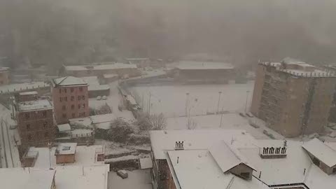 Neve a Genova, la situazione in zona Rivarolo raccontata dai vostri video