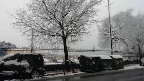 Neve a Genova, la situazione in zona Spianata Castelletto raccontata dai vostri video