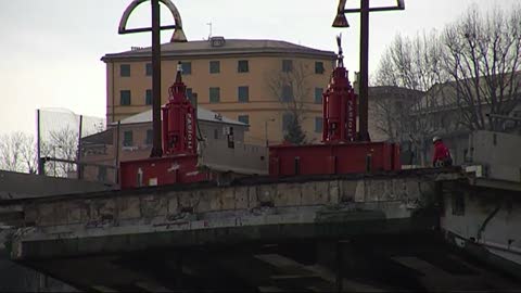 I lavori nel cantiere di ponte Morandi con le immagini degli operatori di Primocanale