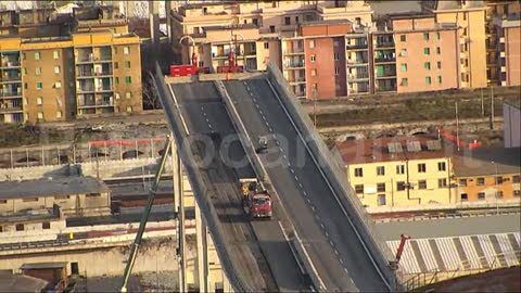 Lavori ponte Morandi, ecco come viene tolto l'asfalto dal moncone ovest