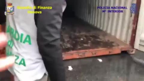 Droga nascosta nei borsoni, maxi sequestro Genova: scoperte 2 tonnellate di cocaina