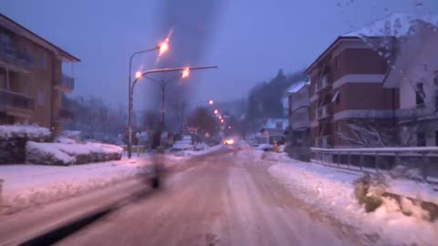 Allerta meteo: disagi e code su A26 per incidenti causati da neve e ghiaccio