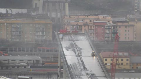 Ponte Morandi, lavori anche sotto la pioggia