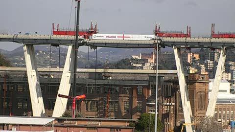 Ponte Morandi, azionati gli strand jack: iniziata la discesa della seconda trave