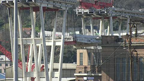 Ponte Morandi, strand jack in azione: prosegue la discesa della seconda trave