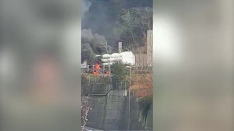 A7, camion con bombole di idrogeno prende fuoco a Genova Bolzaneto: le immagini delle fiamme