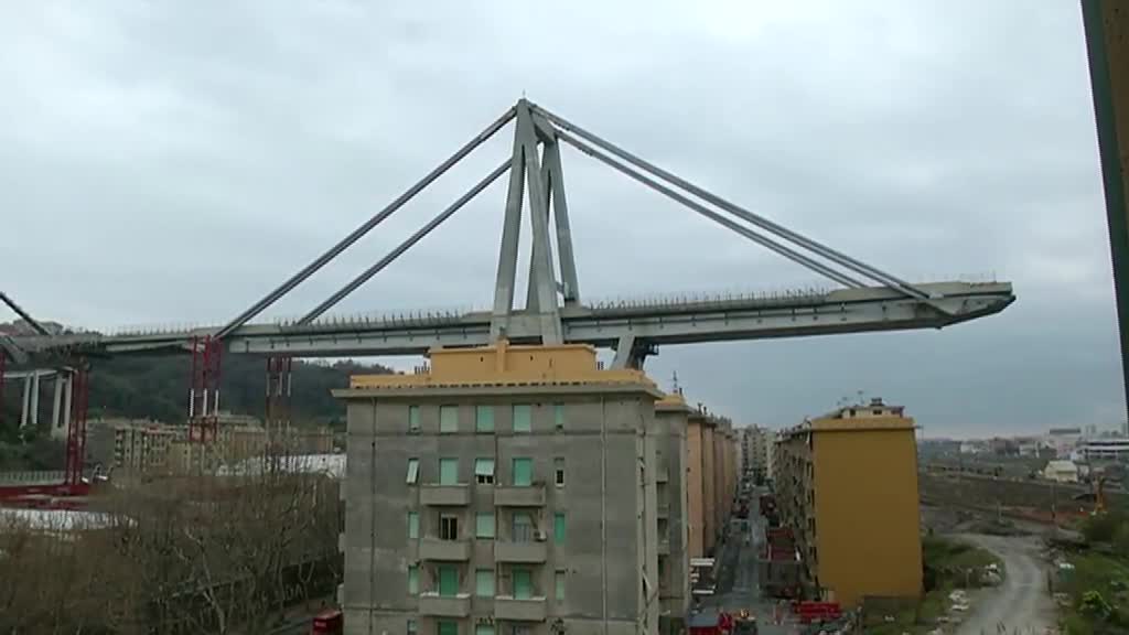 Ponte Morandi, la procura dice sì all'uso dell'esplosivo per le pile 10 e 11