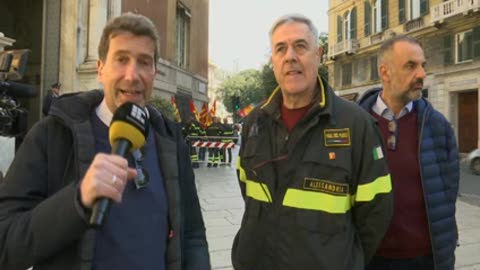 Salvini a Genova, la protesta dei vigili del fuoco