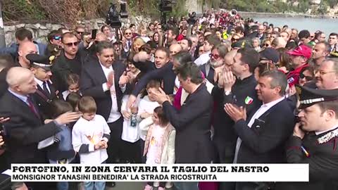 Mamhood scalda la piazzetta di Portofino nella festa per la riapertura della strada 