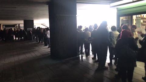 Ultimi giorni per la rottamazione delle cartelle, code e proteste all'Agenzia delle Entrate di Genova