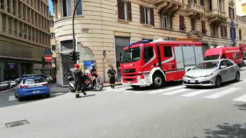 Allarme bomba in centro a Genova, valigetta sospetta fatta brillare