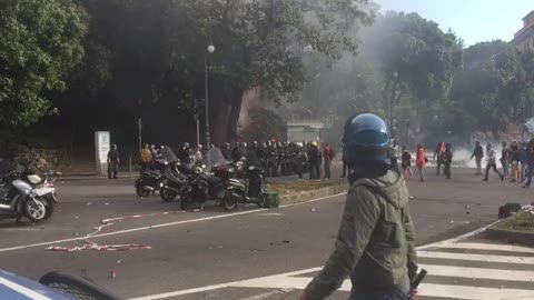 Genova, scontri polizia e antifascisti: tensione e arresti 2