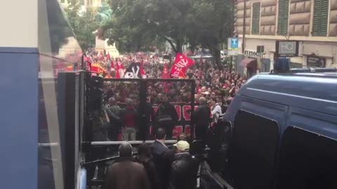 Scontri in piazza, indagati manifestanti e agenti