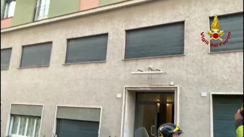 Genova, incendio in cucina: gli inquilini fuggono in terrazzo