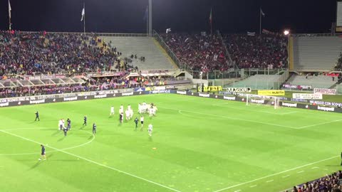 Il Genoa è salvo, la festa dei giocatori in campo