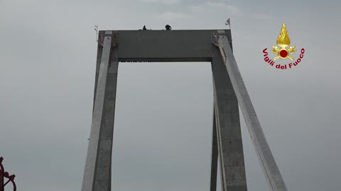 Ponte Morandi, rimossa dalla cima della pila 10 la bandiera di Genova