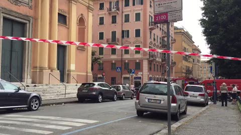 Genova, incendio in un appartamento di via Caffa: ustionata alle mani una donna