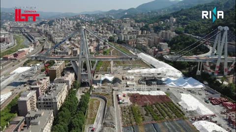 Genova, verso l'esplosivo sulle pile 10 e 11: le immagini dal drone