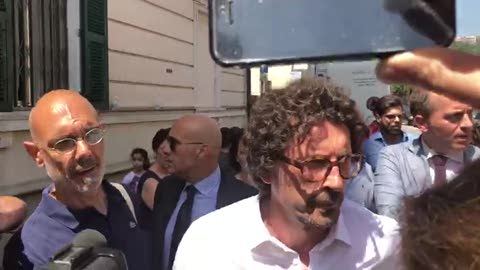 Ponte, blitz del ministro Toninelli ai confini della zona rossa. Ecco le sue parole dopo l'incontro coi residenti