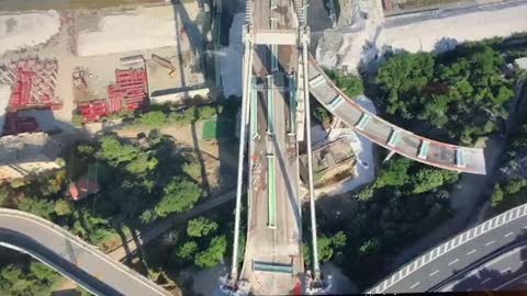 L'esplosione del ponte vista dal drone