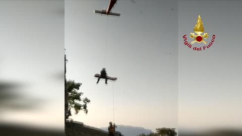 Dopo il barbecue passa la notte all'aperto ma cade in una fascia per 5 metri