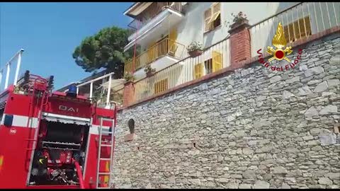 Bogliasco, incendio in appartamento: due feriti lievi di cui un pompiere