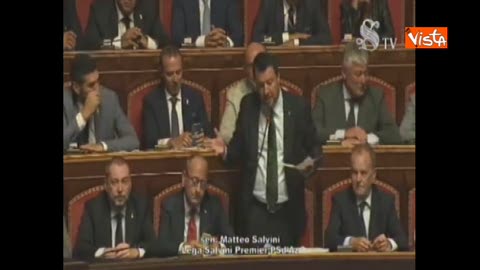 Bagarre in Aula, i senatori PD interrompono Salvini e Casellati sbotta: 