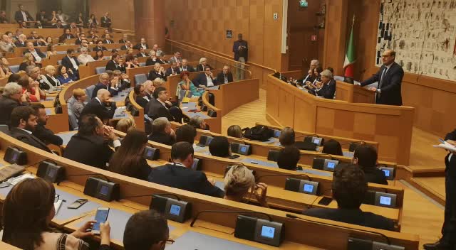 Governo, Zingaretti in direzione Pd tra applausi e standing ovation