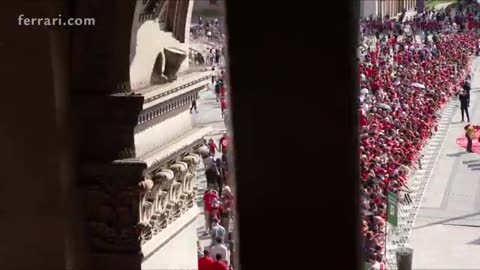 La Ferrari compie 90 anni, maxi festa in piazza Duomo a Milano