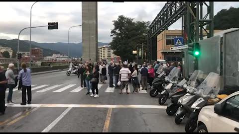 Volpara e sicurezza viadotto, corteo degli abitanti della Valbisagno. Le immagini