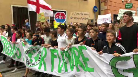 'Fridays for Future', il corteo dei giovani a Genova