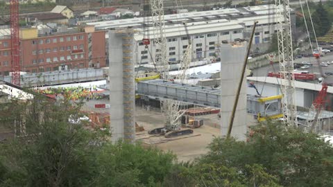 Nuovo ponte per Genova, l'impalcato sale per 100 secondi