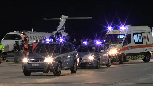 La piccola Tafida è a Genova, l'arrivo all'aeroporto