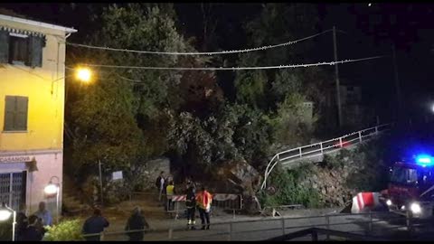 Dopo l'alluvione riaperta la strada del Turchino. Frana a Varazze: 10 sfollati