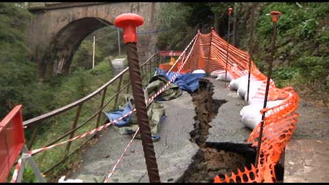 Maltempo, frana in via Superiore Briscata a Genova Sestri Ponente