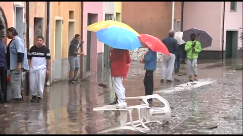 Allerta rossa, allagamenti a Borghetto Vara. Il sindaco: 