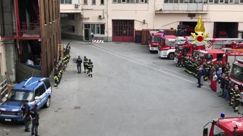 Esplosione a Quargnento, l'omaggio della polizia di Genova ai vigili del fuoco