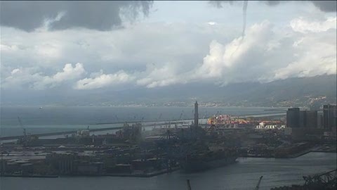 Tromba marina al largo di Genova: ecco lo spettacolare video