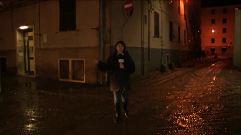 Fiume di terra e fango, in via Carnia a Genova arriva l'autospurgo