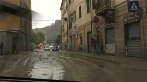 Allerta meteo a Genova, fango in via Fegino 