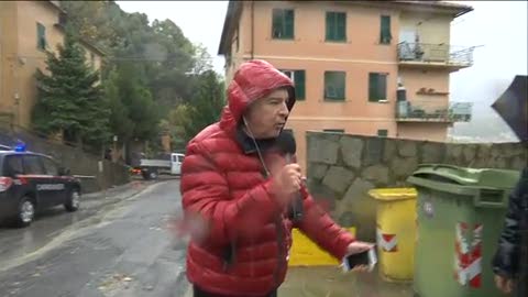 Frana a Murta, i vigili del fuoco a lavoro per liberare la strada 