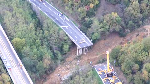 Crollo viadotto A6, le riprese di Primocanale dall'elicottero della Guardia di Finanza