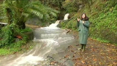 Maltempo a Ferrada di Moconesi, la strada diventa un fiume 