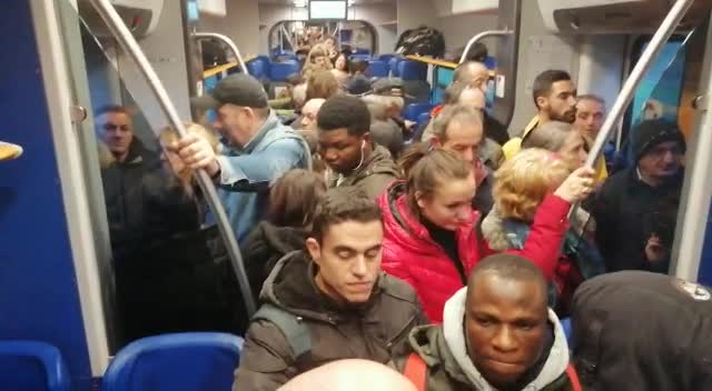 Val Bormida semi isolata, stazione di San Giuseppe di Cairo presa d'assalto