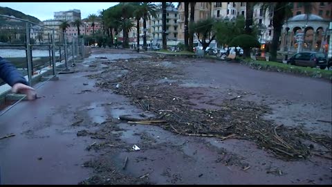 Maltempo, la situazione sulla passeggiata di Rapallo dopo la mareggiata